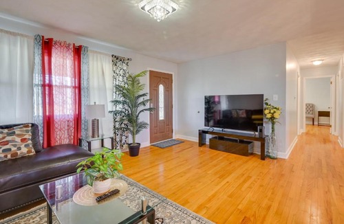 Hershey House | Deck & Grill: Convenient Home in Hummelstown