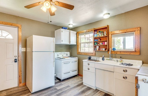 Climax Springs Apartment | Deck w/Covered Dock! Lakefront Ozark Cottage
