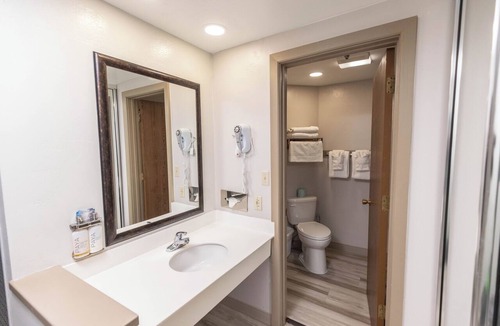 Bullfrog Hotel | Defiance House Lodge