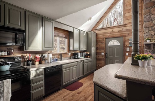 Linden Cabin | Delicious Cabin Wine Country Retreat w/Hot Tub
