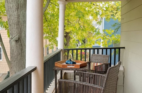 Porter Square Apartment | Delightful 3-bedroom apt in Porter square - 1 stop from Harvard