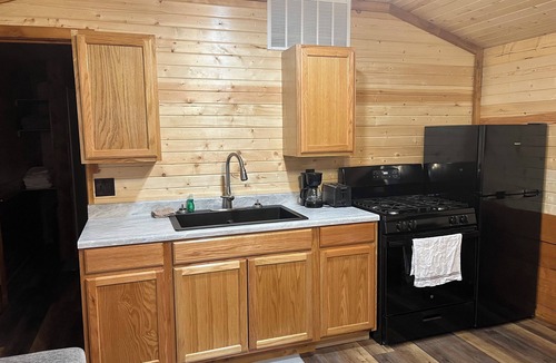 Johnson County Cabin | Delightful Cabin #4 close to Warrensburg, Knob Knoster, and Clinton.