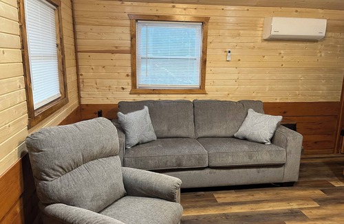 Johnson County Cabin | Delightful Cabin #4 close to Warrensburg, Knob Knoster, and Clinton.