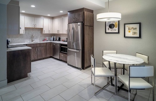 Huntington Hotel | Delta Hotels by Marriott Huntington Downtown
