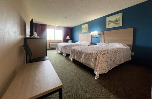 Marysville Hotel | Deluxe 2 Queen Beds with Free Self Parking — Near Downtown & Museums