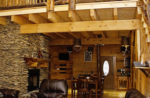 Henlawson Cabin | Deluxe 4 Bedroom 4-1/2 Bath Log Cabin With Theater Room