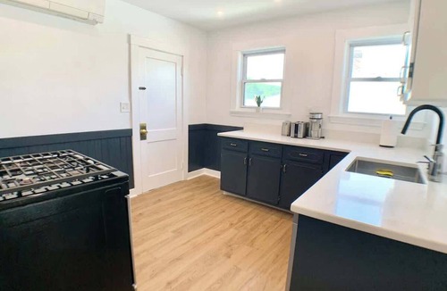 Arlington Condo | Deluxe and Bright 3Br, King Bed,W/D,Parking