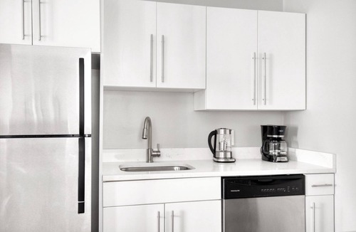Lower Mills Apartment | Deluxe Dorchester Savin Hills 2BR nr Milton T, by Blueground