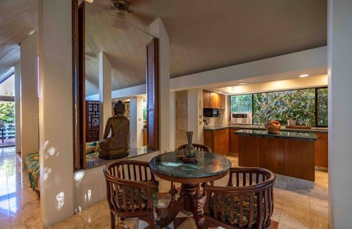 Huelo House | Deluxe Jasmine Suite on lush farm in Haiku, Maui with Private Hot Tub