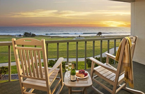 San Simeon Hotel | Deluxe King at Cavalier Resort | Swimming Pools, Dining & Near Hearst Castle