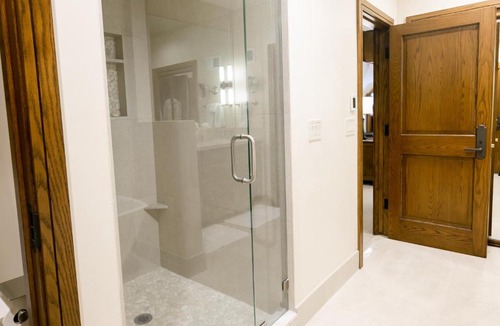 Deer Valley Hotel | Deluxe King Room with Deck Hotel Room