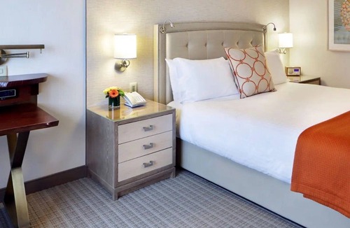 Seaport District Hotel | Deluxe King | Seaport Boston | Waterfront Seaport District, Harborwalk