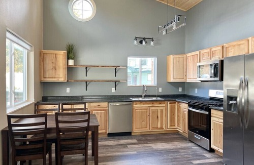 Questa Woods House | Denali cabin. New build! 2 bed 1 bath with large deck