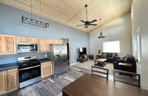 Questa Woods House | Denali cabin. New build! 2 bed 1 bath with large deck