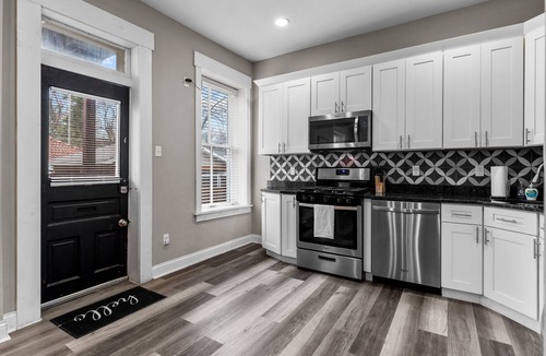 Shaw House | Designer Home in Shaw Right Side - JZ Vacation Rentals