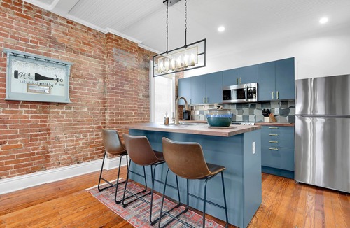 Wellsville Apartment | Designer Loft— 40 Min to Major international sporting event KC | Sleeps 7