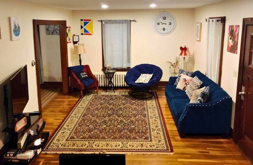 East Hartford House | Desirable 3 BR Cape East Hartford CT - Free Parking + Wifi