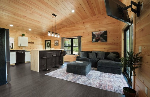 McArthur Cabin | Deuce on Goose | Hocking Hills, Hot Tub, Game Room