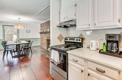 Lower Waterford House | Dine & Unwind! Overlook Home at Rabbit Hill Inn