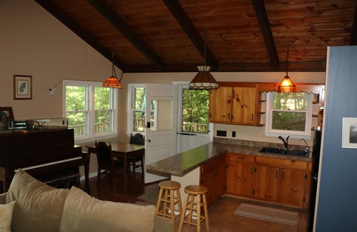 East Wakefield House | DIRECT Lake Waterfront - Peace and quiet; dog friendly!