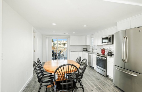 Eastward Look House | Direct water views across from Scarborough beach