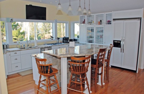 Old Saybrook House | Direct Waterfront -Charming 3-BR house with AC, fitness room in Old Saybrook