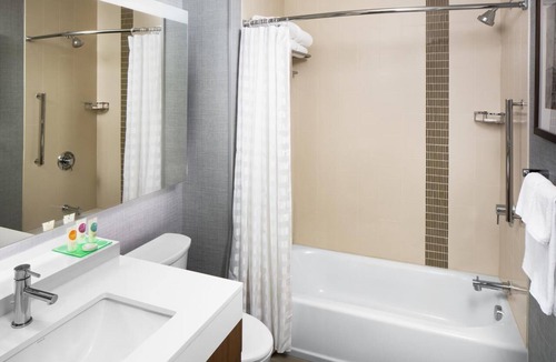 Moab Hotel | Discover a Hidden Treasure: Free Breakfast, Pool, Hot Tub, Parking!