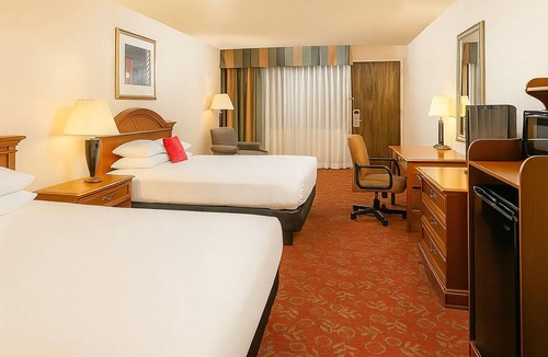 St. George Hotel | Discover More of Utah! Pool, Breakfast, Parking & Pets are Welcome!