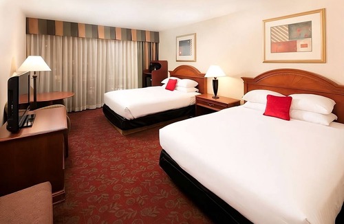 St. George Hotel | Discover More of Utah! Pool, Breakfast, Parking & Pets are Welcome!