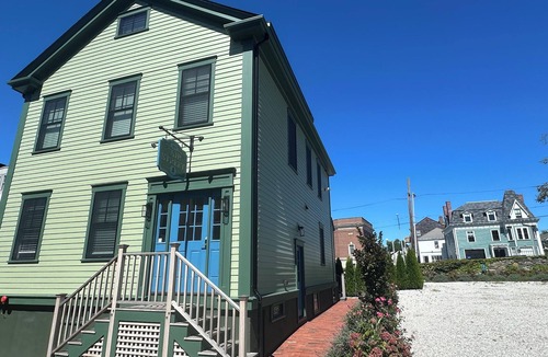Yachting Village Hotel | Dive into downtown Newport RI magic in this freshly renovated 1BR retreat right off Historic Thames Street! Queen bed, ensuite glass walk-in shower, TV, mini-split AC, off-street parking. Just steps to restaurants & wharfs