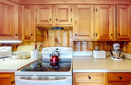New Harbor House | Dog-friendly beach house with WiFi, private washer/dryer, deck, beautiful views