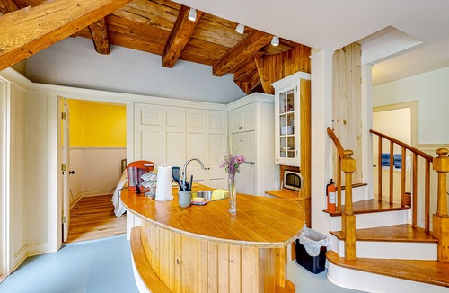 Wiscasset Cottage | Dog-friendly historic cottage with deck, grill, kitchenette, & washer/dryer
