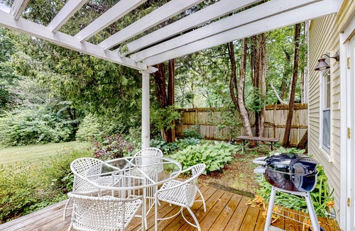 Wiscasset Cottage | Dog-friendly historic cottage with deck, grill, kitchenette, & washer/dryer