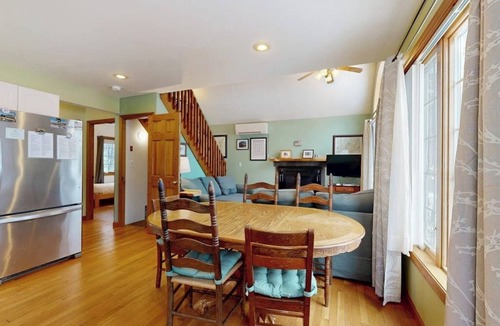 Intervale House | Dog-friendly home + loft w/deck and gas grill, private washer/dryer, & free WiFi