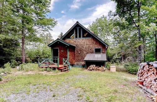 Northeast Somerset House | Dog-Friendly Lakefront Home w/Deck, Firepit, Water Views & Games