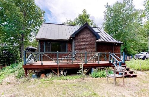 Northeast Somerset House | Dog-Friendly Lakefront Home w/Deck, Firepit, Water Views & Games