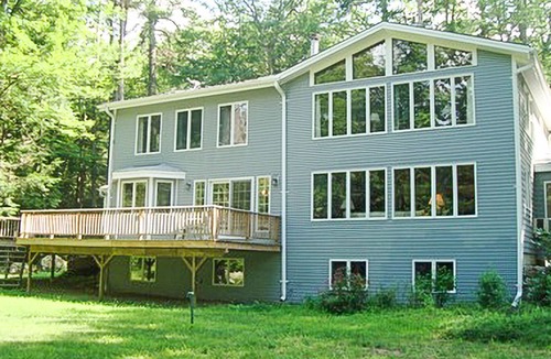 Alton House | Dog-friendly waterfront home with a washer/dryer, volleyball court, deck & grill