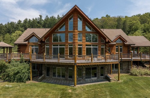 Ancram House | Doodletown Lodge: Pool, Tennis, Pickleball,Hiking+