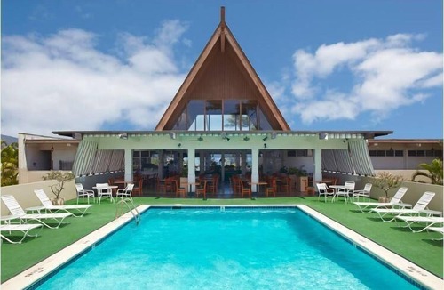 Kahului Apartment | Double-Bed Room w/WiFi & Views of Courtyard & Tropical Gardens