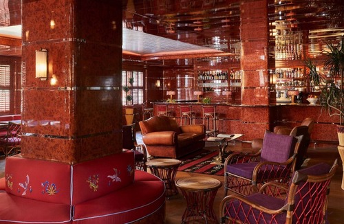 Mount Vernon House | Double Delight at Ulysses Hotel: Unique Decor & On-Site Dining in Downtown