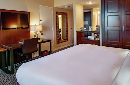 Chesterfield Hotel | DoubleTree by Hilton Hotel St. Louis - Chesterfield