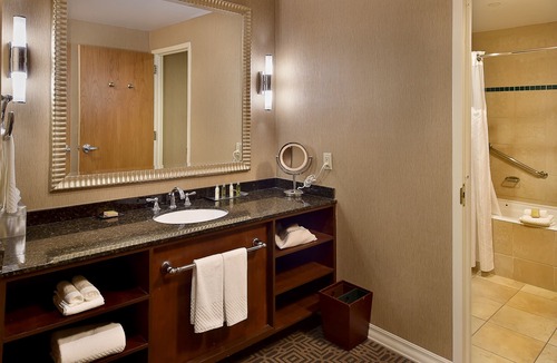Chesterfield Hotel | DoubleTree by Hilton Hotel St. Louis - Chesterfield