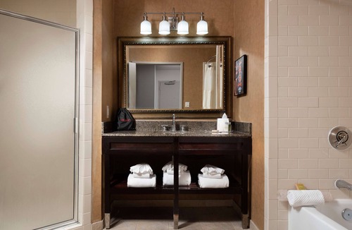 Downtown Memphis Hotel | DoubleTree by Hilton Memphis Downtown