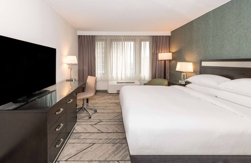 Central Business District Hotel | DoubleTree by Hilton Newark Penn Station