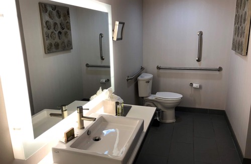 South Central Omaha Hotel | DoubleTree by Hilton Omaha Southwest