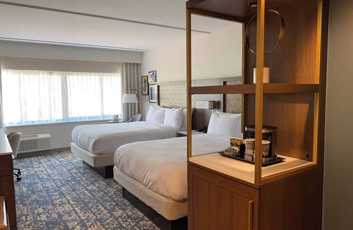 Tinton Falls Hotel | DoubleTree by Hilton Tinton Falls - Eatontown