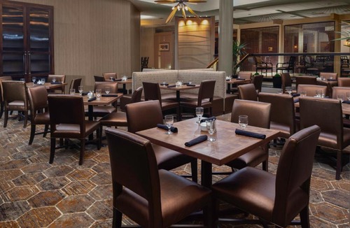 Overland Park Hotel | DoubleTree by Hilton Kansas City - Overland Park