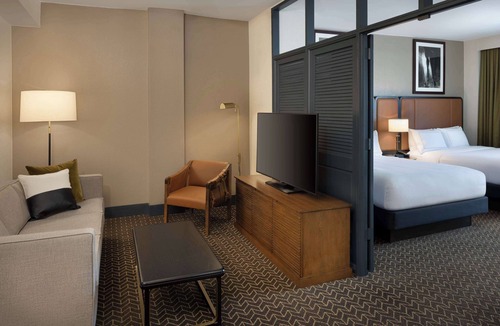 Lexington Hotel | DoubleTree Suites by Hilton Hotel Lexington