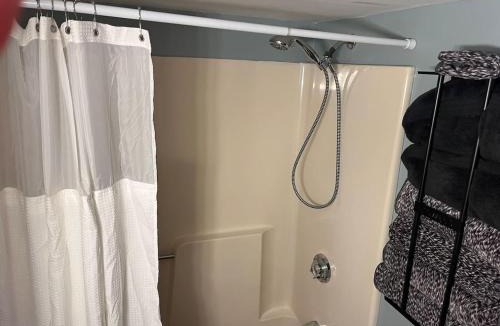 Amesbury Apartment | Downtown Amesbury 15 mins to beach
