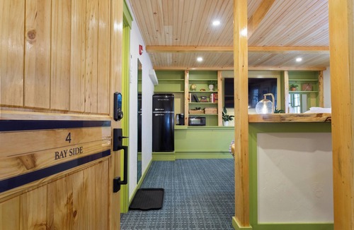 Camden Hotel | Downtown Camden Hotel - Bay Side